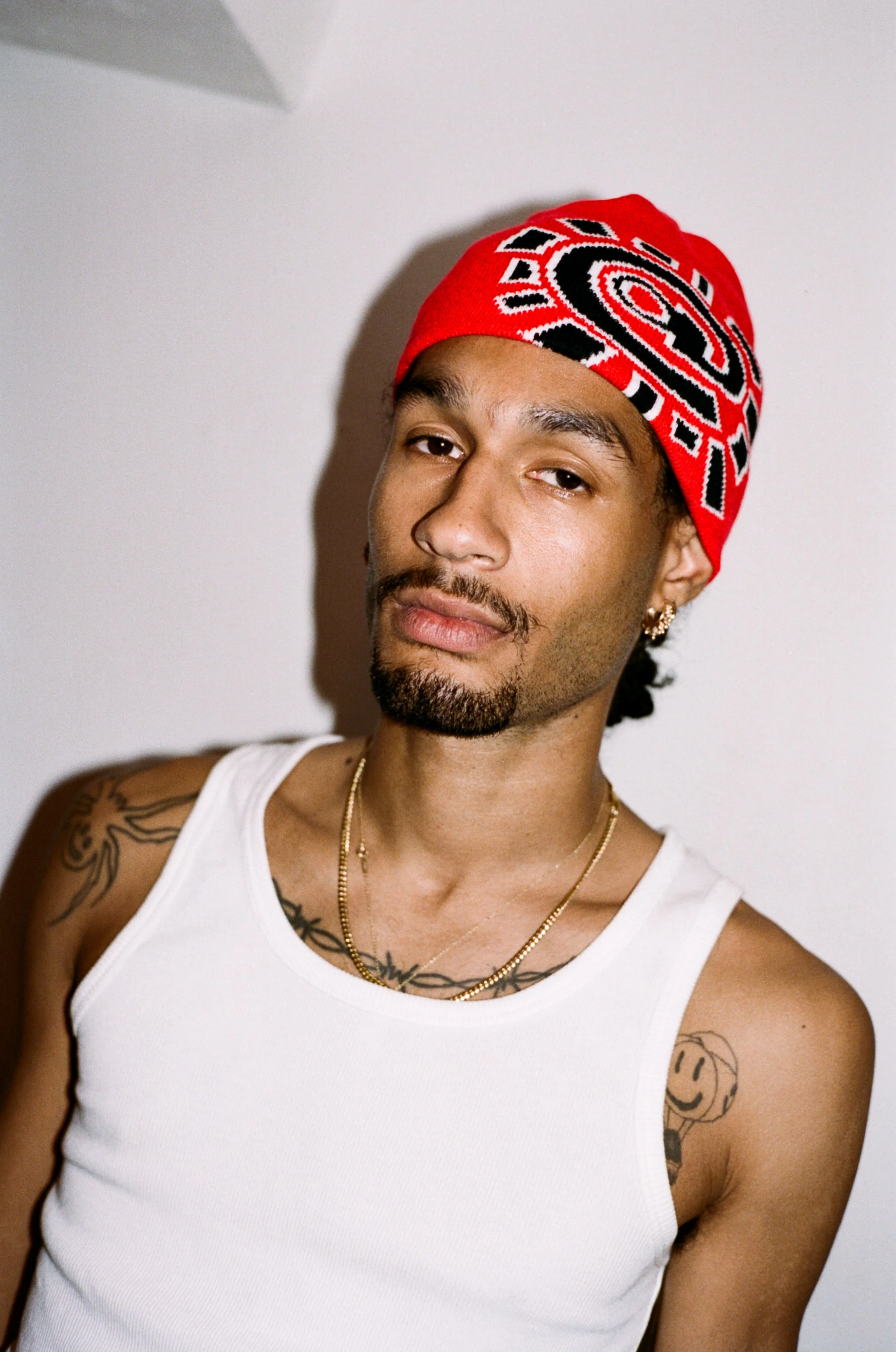 reversible no cuff beanie - red - Image 2