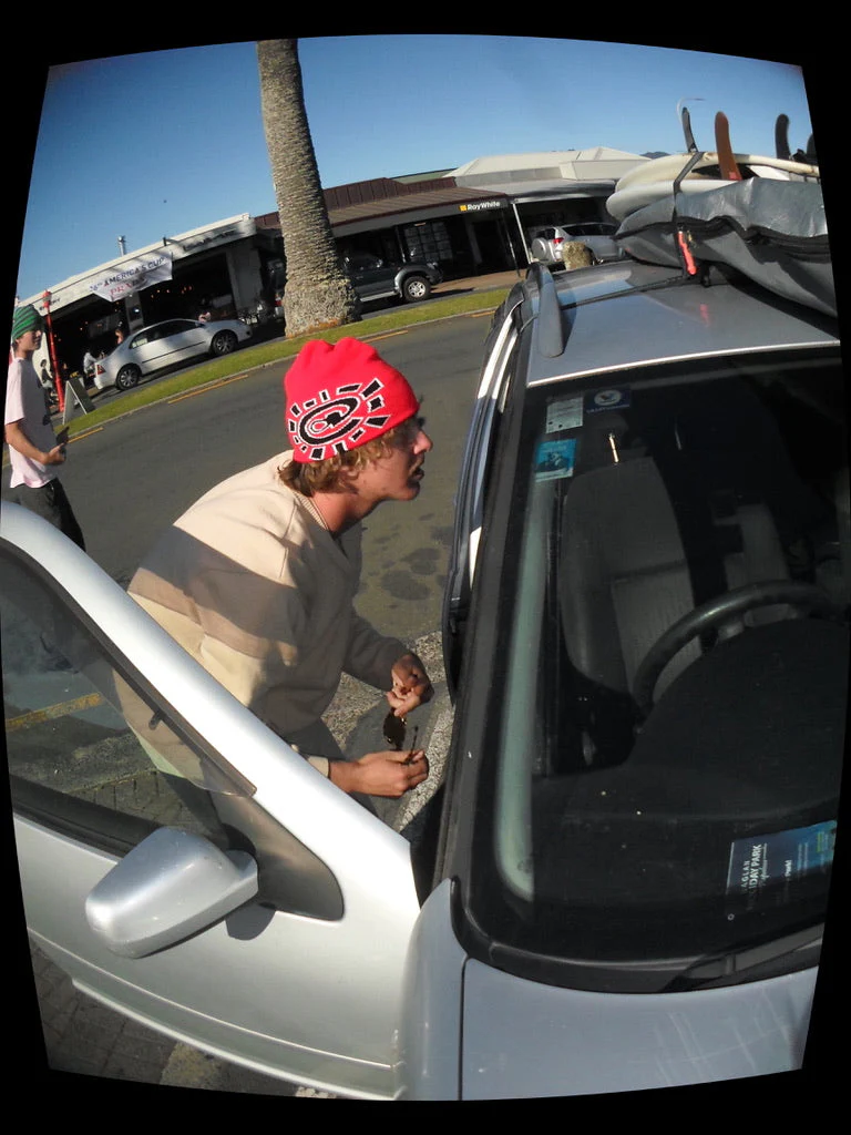 reversible no cuff beanie - red - Image 3